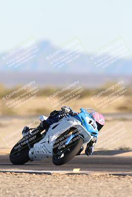 media/Dec-07-2025-CVMA (Sun) [[3e7d2de5dc]]/Race 16-Formula Middleweight/